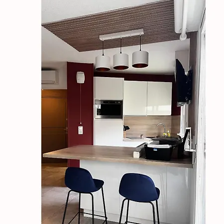 Avec Terrasse, Front De Et Proche Du Centre