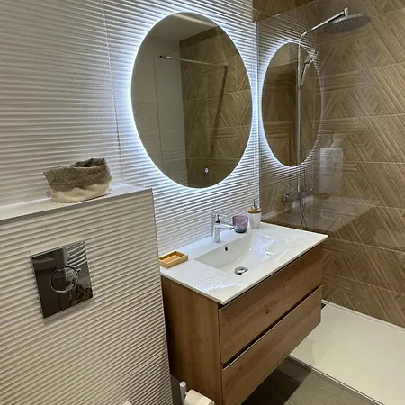 Avec Terrasse, Front De Et Proche Du Centre * Saint-Raphaël